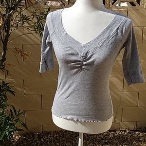 🥳CLEARANCE! $4 w/ a bundle!🥳Quarter Sleeve Heather grey top
